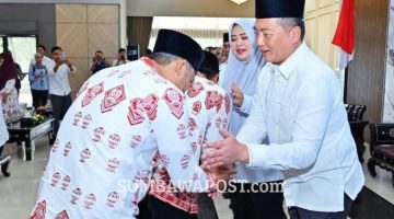 Gubernur NTB Lalu Muhamad Iqbal Didampingi Wakil Gubernur NTB Hj. Indah Dhamayanti Putri Atau Akrab Disapa Umi Dinda Saat Melepas Kafilah NTB Yang Akan Mengikuti MTQ Nasional XXXI 2026 di Semarang, Jawa Tengah.