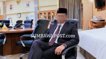 Foto ilustrasi Anggota Dewan Saat Duduk di Ruang Kantor DPRD Kabupaten Dompu dan Ilustrasi Kamar Hotel Diduga Digunakan Untuk Menggambarkan Pemberitaan Mengenai Isu Dugaan Hubungan Khusus Yang Menyeret Nama Seorang Anggota DPRD Dompu.