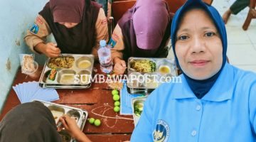 Relawan Satuan Pelayanan Pemenuhan Gizi (SPPG) MBG Desa Bara, Kecamatan Woja, Kabupaten Dompu, Mihra, Serta Siswa Sekolah Saat Menyantap Nasi Program Makan Bergizi Gratis (MBG).