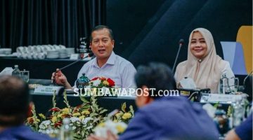 Gubernur NTB H. Lalu Muhamad Iqbal dan Wakil Gubernur NTB Hj Indah Damayanti Putri Saat Memimpin Rapat Persiapan MotoGP Pertamina Grand Prix of Indonesia 2026 di Mataram.