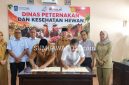 Kepala Dinas Peternakan dan Kesehatan Hewan NTB Muhamad Riadi Memimpin Penandatanganan Kerja Sama Pemprov NTB dan Universitas Mataram Terkait Pendampingan Desa Berdaya subsektor Peternakan.
