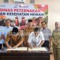 Kepala Dinas Peternakan dan Kesehatan Hewan NTB Muhamad Riadi Memimpin Penandatanganan Kerja Sama Pemprov NTB dan Universitas Mataram Terkait Pendampingan Desa Berdaya subsektor Peternakan.
