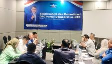 Mantan Kapolda NTB Irjen Pol Purn Hadi Gunawan saat menggelar silaturahmi dan konsolidasi bersama 10 Ketua DPC Partai Demokrat kabupaten/kota se-NTB di Hotel Lombok Astoria, Mataram.