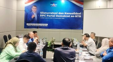 Mantan Kapolda NTB Irjen Pol Purn Hadi Gunawan saat menggelar silaturahmi dan konsolidasi bersama 10 Ketua DPC Partai Demokrat kabupaten/kota se-NTB di Hotel Lombok Astoria, Mataram.