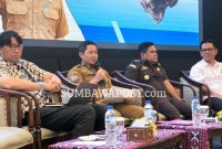 Kepala DPMPTSP NTB H. Irnadi Kusuma Saat Menyampaikan Perkembangan Investasi NTB Dalam Sosialisasi Pengawasan Perizinan di Hotel Lombok Raya.
