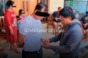 Petugas kepolisian saat melakukan operasi penindakan kasus narkoba di Kabupaten Sumbawa.