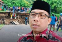 Anggota DPRD NTB Muhamad Aminurlah atau Akrab Disapa Aji Maman Menyoroti Rencana Perda Percepatan Jalan sistem Tahun Jamak, di Tengah Kondisi Jalan Wera-Ambalawi, Kabupaten Bima, yang Rusak Akibat Banjir.