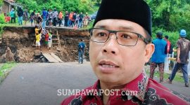 Anggota DPRD NTB Muhamad Aminurlah atau Akrab Disapa Aji Maman Menyoroti Rencana Perda Percepatan Jalan sistem Tahun Jamak, di Tengah Kondisi Jalan Wera-Ambalawi, Kabupaten Bima, yang Rusak Akibat Banjir.