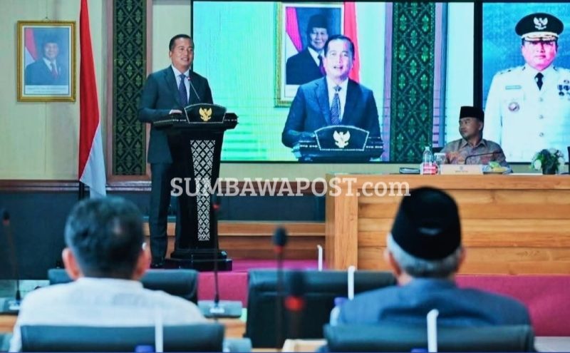 Gubernur NTB Lalu Muhamad Iqbal menyampaikan jawaban atas pandangan fraksi-fraksi DPRD NTB terkait Perubahan APBD 2026 dalam Rapat Paripurna DPRD NTB, Rabu (16/9/2026).