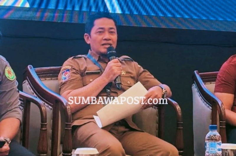 Kepala DPMPTSP Provinsi NTB H. Irnadi Kusuma Saat Menyampaikan Penguatan Layanan dan Pengawasan Perizinan di NTB.