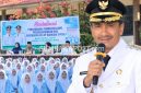 Wakil Bupati Dompu Syirajuddin Saat Menyampaikan Pesan Kepada Pelajar Dalam Sosialisasi P4GN di SMAN 1 Manggelewa, Kamis (17/9/2026).