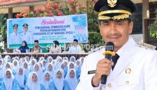 Wakil Bupati Dompu Syirajuddin Saat Menyampaikan Pesan Kepada Pelajar Dalam Sosialisasi P4GN di SMAN 1 Manggelewa, Kamis (17/9/2026).