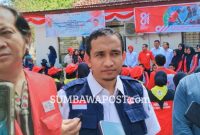 Ditengah Plt Ketua PMI NTB NS Lalu Doddy Setiawan Didampingi Ketua Bidang Informasi dan Komunikasi PMI NTB Fahrul Mustofa dan Ketua PMI Lombok Barat, Haris Karnain, Kamis (17/9/2026).
