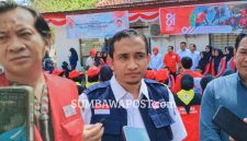 Ditengah Plt Ketua PMI NTB NS Lalu Doddy Setiawan Didampingi Ketua Bidang Informasi dan Komunikasi PMI NTB Fahrul Mustofa dan Ketua PMI Lombok Barat, Haris Karnain, Kamis (17/9/2026).