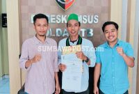 Ketua Umum Badko HMI Bali Nusra Caca Handika Saat Menyampaikan Laporan Dugaan Kasus Reklamasi Pantai Amahami ke Polda NTB.