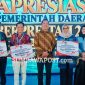 Gubernur NTB Lalu Muhamad Iqbal saat menerima apresiasi Pemerintah Daerah Berprestasi Tahun 2026 dari Kemendagri di Jakarta, Kamis (17/9/2026).