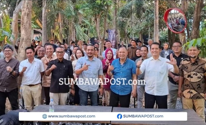 Anggota Bawaslu RI Totok Hariyono Saat Menghadiri Konsolidasi Demokrasi dan Penguatan Sinergi Pengawasan Pemilu 2029 di Mataram, NTB.