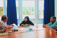 Keluarga Muhamad Yanuar Fikri Saat Mendatangi Kantor PWI NTB Untuk Mengadukan Kondisi Yanuar Yang Mengaku Berada di Myanmar.
