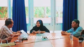 Keluarga Muhamad Yanuar Fikri Saat Mendatangi Kantor PWI NTB Untuk Mengadukan Kondisi Yanuar Yang Mengaku Berada di Myanmar.