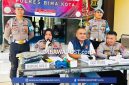 Polres Bima Kota Saat Menggelar Jumpa Pers Terkait Kasus Kematian Ihsan di Pantai Wadu Baba, Kecamatan Langgudu, Kabupaten Bima.