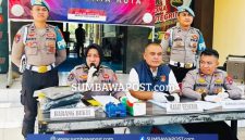 Polres Bima Kota Saat Menggelar Jumpa Pers Terkait Kasus Kematian Ihsan di Pantai Wadu Baba, Kecamatan Langgudu, Kabupaten Bima.