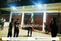 Polisi Mengamankan Terduga Pelaku Penganiayaan Setelah Pengejaran Dari Dompu Hingga Kota Bima Berakhir di Wilayah Kompi TNI Jatibaru.