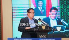 H. Muhamad Aminurlah, SE., Saat Membacakan Laporan Komisi III DPRD NTB Terkait Hasil Evaluasi Kemendagri Terhadap Ranperda Pajak Daerah dan Retribusi Daerah.