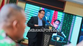 H. Muhamad Aminurlah, SE., Saat Membacakan Laporan Komisi III DPRD NTB Terkait Hasil Evaluasi Kemendagri Terhadap Pajak Air Permukaan dan Sejumlah Ktentuan dalam Ranperda Pajak NTB.