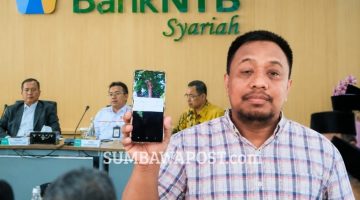 Koordinator Koalisi Rakyat NTB dan Gubernur NTB Saat Rapat di Kantor Pusat Bank NTB Syariah, Jalan Udayana, Kota Mataram.