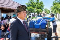 Gubernur NTB Miq Iqbal Saat Membahas Langkah Pemerintah Menangani Kris Suplai Air Bersih di Kawasan Gili.