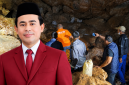 Ketua DPC PDI Perjuangan Kabupaten Sumbawa, Abdul Rafiq, Saat Menyampaikan Sikap Terkait Tragedi Tambang Lantung yang Menewaskan Tiga Penambang.