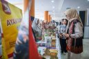 Pelaku UMKM NTB Menampilkan Produk Lokal Unggulan Dalam Mini Expo UKM Event MotoGP 2026 di Lobi Kantor Gubernur NTB, Jumat (2/10/2026).