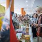 Pelaku UMKM NTB Menampilkan Produk Lokal Unggulan Dalam Mini Expo UKM Event MotoGP 2026 di Lobi Kantor Gubernur NTB, Jumat (2/10/2026).