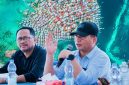 Gubernur NTB Dr Lalu Muhamad Iqbal Didampingi Kepala Dinas Kelautan dan Perikanan Muslim Saat Mengunjungi Pulau Bungin, Kabupaten Sumbawa, Dalam Upaya Mempercepat Legalitas Usaha, Perizinan Masyarakat Pesisir, dan Pengentasan Kemiskinan Ekstrem.