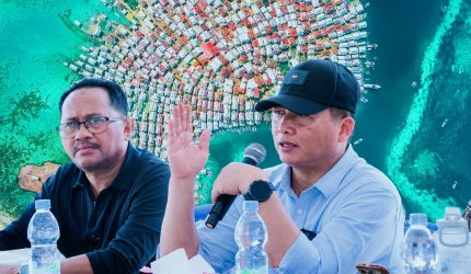Gubernur NTB berdialog dengan masyarakat Pulau Bungin Sumbawa untuk mempercepat legalitas usaha dan pengentasan kemiskinan ekstrem.