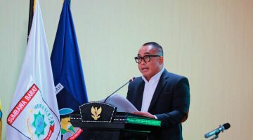 Anggota Banggar DPRD NTB Sudirsah Sujanto Saat Membacakan Laporan Badan Anggaran Dalam Rapat Paripurna DPRD NTB, Selasa (6/10/2026) Malam.