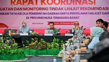 Perwakilan KPK RI bersama jajaran Pemerintah Provinsi NTB dalam rapat koordinasi tindak lanjut rekomendasi KPK dan penguatan tata kelola pemerintahan di Graha Bhakti Praja, Mataram, Jumat (23/10/2026).