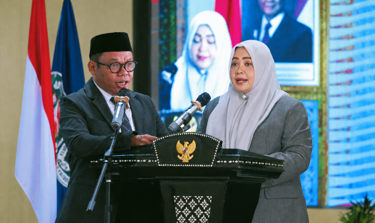 Wakil Gubernur NTB Hj. Indah Dhamayanti Putri Atau Akrab Disapa Umi Dinda Bersama Anggota Komisi III DPRD NTB Akhdiansyah yang Akrab Dikenal Guru To'i, Duta Partai PKB Dapil NTB VI (Dompu, Bima dan Kota Bima), Dalam Agenda Rapat Paripurna DPRD NTB.
