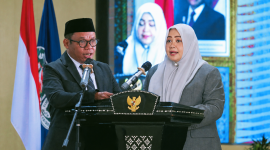 Wakil Gubernur NTB Hj. Indah Dhamayanti Putri Atau Akrab Disapa Umi Dinda Bersama Anggota Komisi III DPRD NTB Akhdiansyah yang Akrab Dikenal Guru To'i, Duta Partai PKB Dapil NTB VI (Dompu, Bima dan Kota Bima), Dalam Agenda Rapat Paripurna DPRD NTB.