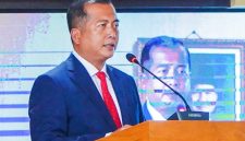 Gubernur NTB Dr. H. Lalu Muhamad Iqbal