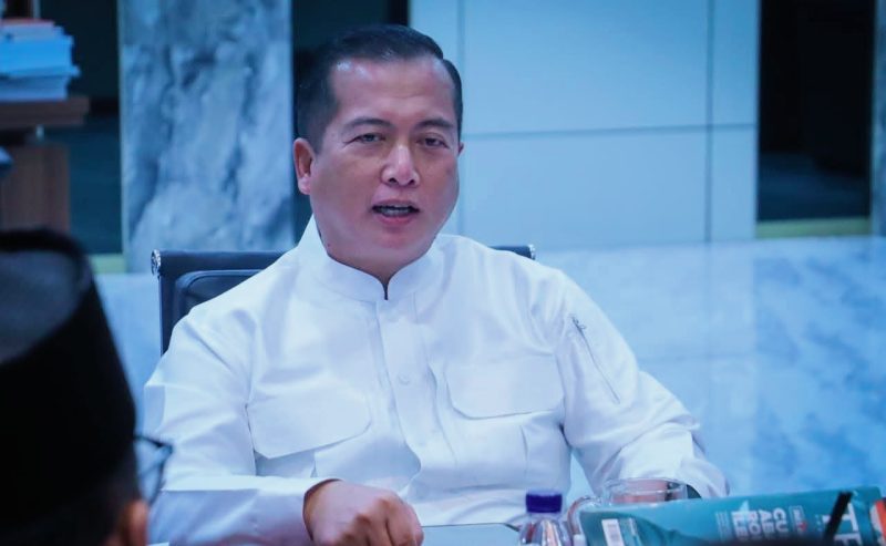 Gubernur NTB Lalu Muhamad Iqbal Saat Menerima Audiensi Panitia dan Tokoh Masyarakat Terkait Persiapan Kongres Internasional Bahasa Sasak Pertama di Kantor Gubernur NTB, Mataram.