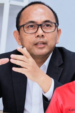 Status Politik Musyafirin Disorot, Dekan FHISIP Unram: Kader Aktif Partai Tak Boleh Jadi Komisaris