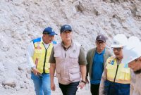 Gubernur NTB Lalu Muhamad Iqbal Meninjau Pengerjaan Jalan Batu Dulang-Tepal di Kabupaten Sumbawa, Kamis (1/10/2026).