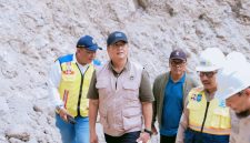 Gubernur NTB Lalu Muhamad Iqbal Meninjau Pengerjaan Jalan Batu Dulang-Tepal di Kabupaten Sumbawa, Kamis (1/10/2026).