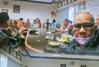 Anggota Komisi V DPRD NTB Drs. H. Muhammad Jamhur, M.Pd., Saat Membahas Hasil Kunjungan Kerja Terkait Tata Kelola Sumbangan Pendidikan di Bali.