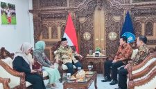 Direktur Pembiayaan Bank NTB Syariah Agus Suhendro dan Direktur Keuangan dan Operasional Ajar Susanto Broto saat audiensi dengan Menteri Pendidikan Dasar dan Menengah Abdul Mu'ti di Jakarta, Kamis (1/10/2026).