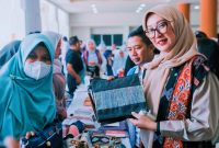 Ketua Dekranasda NTB Sinta M. Iqbal Saat Menghadiri Mini Expo UMKM MotoGP 2026 dan Technical Meeting di Kantor Gubernur NTB, Jumat (2/10/2026).