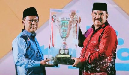 Bupati Sumbawa Barat Amar Nurmansyah saat penutupan MTQ XXII di Kecamatan Seteluk.
