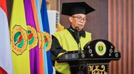 Sekretaris Daerah Provinsi NTB Abul Chair Saat Menyampaikan Pandangan Dalam Rapat Senat Terbuka Dies Natalis ke-64 Universitas Mataram.