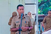 Kepala Bidang Pembinaan Koperasi Diskop UKM NTB Rahmadin saat Memimpin Apel Pagi di Halaman Kantor Diskop UKM NTB, Selasa (6/10/2026).